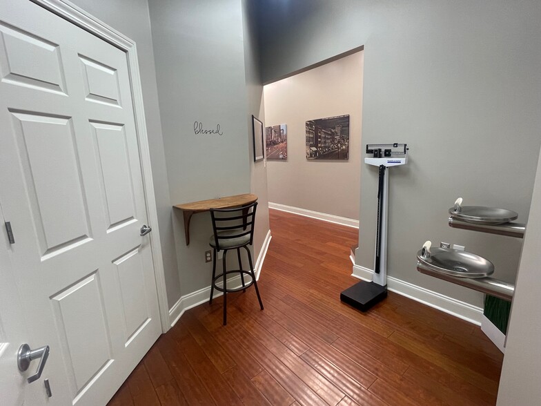 More Photos Of 95 S Main St, Memphis Storefront Retail Office For Sale