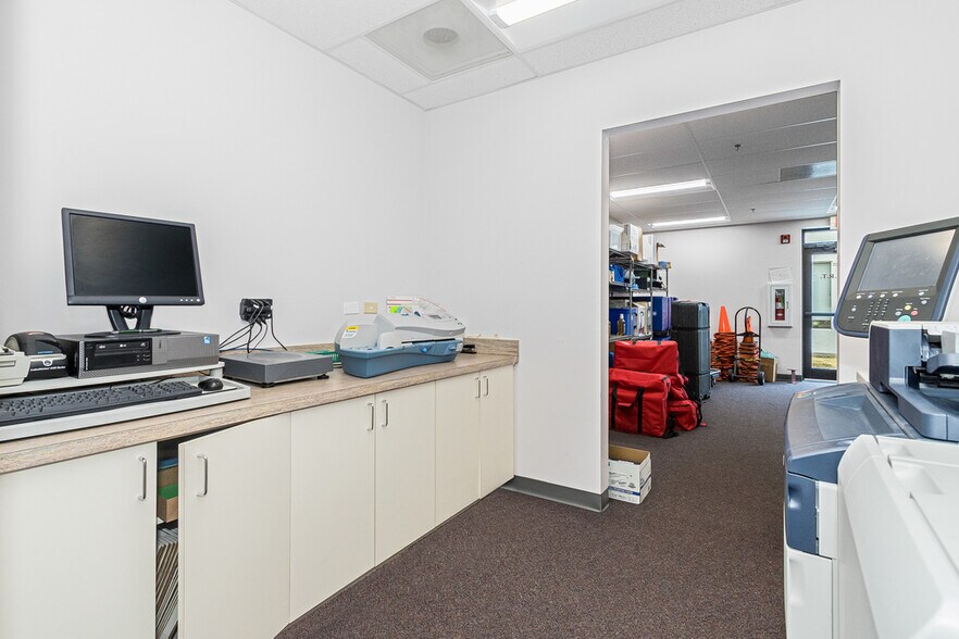 More Photos Of 355 Smoke Tree Plaza Dr, North Aurora Office For Lease