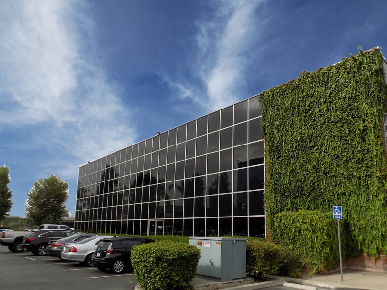 More Photos Of 2040 S Santa Cruz St, Anaheim Loft Creative Space For Sale