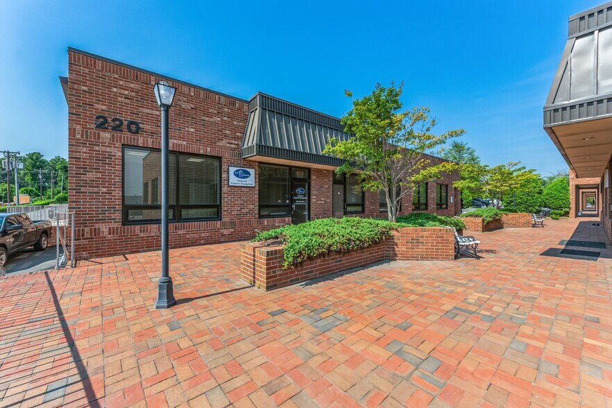 More Photos Of 220 Westinghouse Blvd, Charlotte Office For Sale
