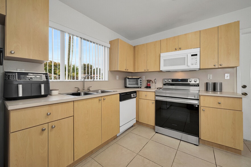 More Photos Of 2275 SW 61st Ave, Miami Apartments For Sale