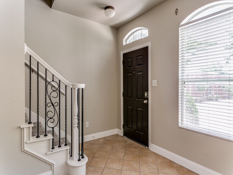 More Photos Of 391-347 E Main St, Lewisville Apartments For Sale
