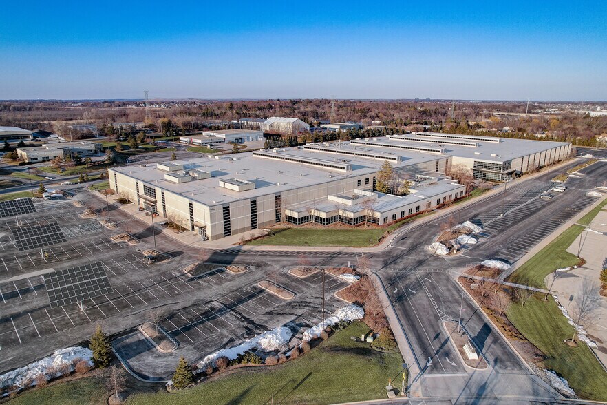 More Photos Of W165N5830 Ridgewood Dr, Menomonee Falls Distribution For Lease