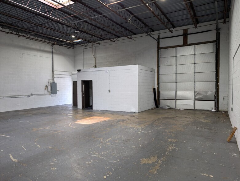 More Photos Of 5113-5123 Berwyn Rd, College Park Unknown For Lease