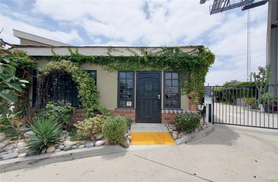 More Photos Of 10616-10622 Katella Ave, Anaheim Loft Creative Space For Sale