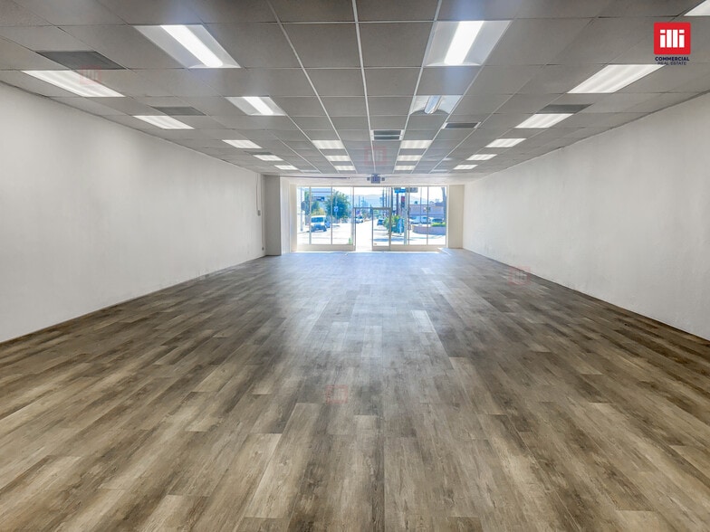 More Photos Of 18353 Sherman Way, Reseda Storefront Retail Office For Lease