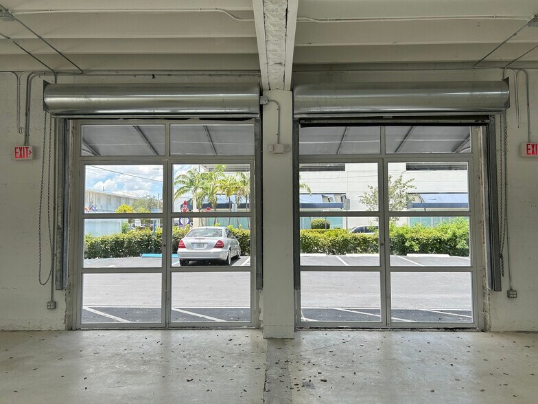 More Photos Of 2074-2090 NW 21st St, Miami Warehouse For Lease