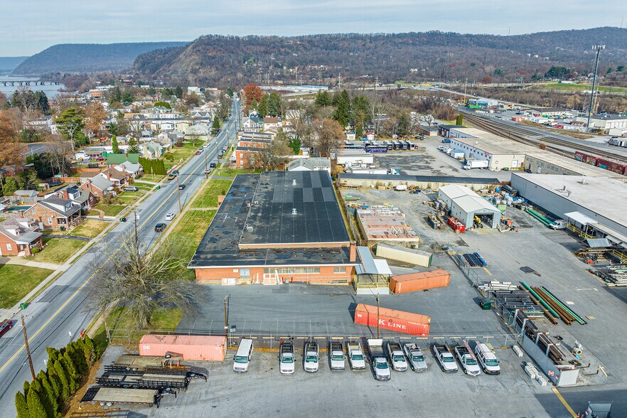 More Photos Of 4115 N 6th St, Harrisburg Warehouse For Lease