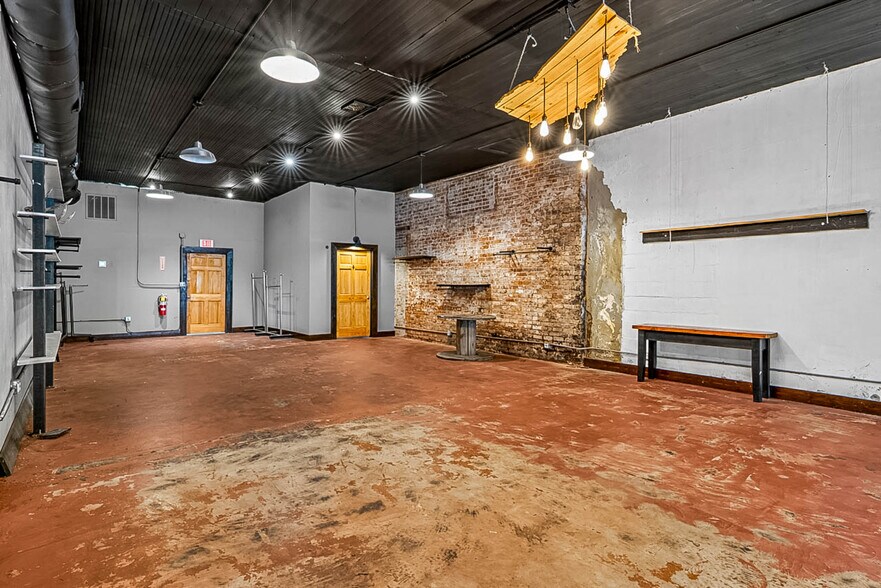 More Photos Of 8 E Main St N, Hampton Storefront For Sale