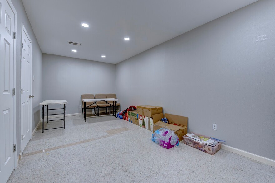 More Photos Of 4230 E FM 1462 Rd, Rosharon Storefront Retail Office For Lease