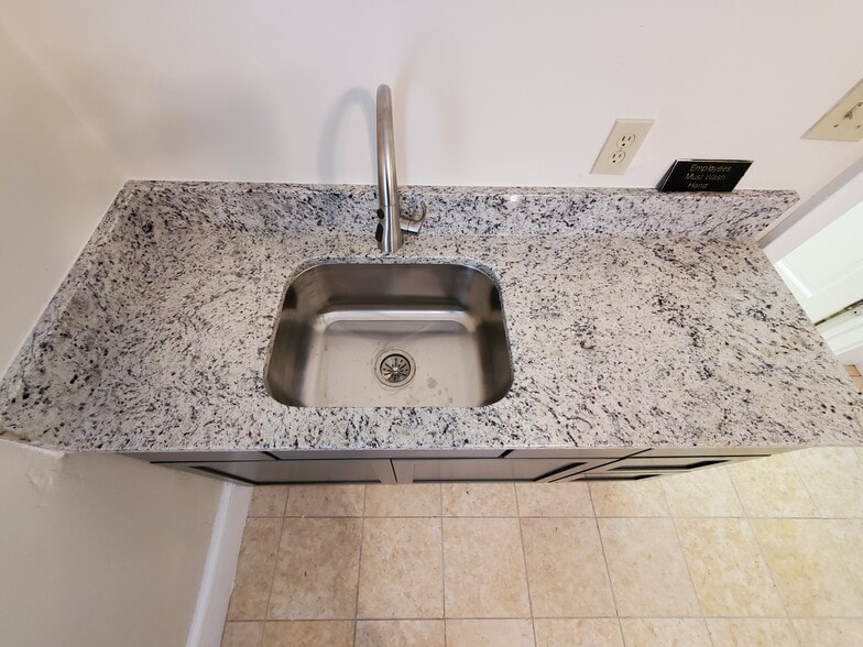 More Photos Of 309 Macon St, McDonough Office Residential For Lease