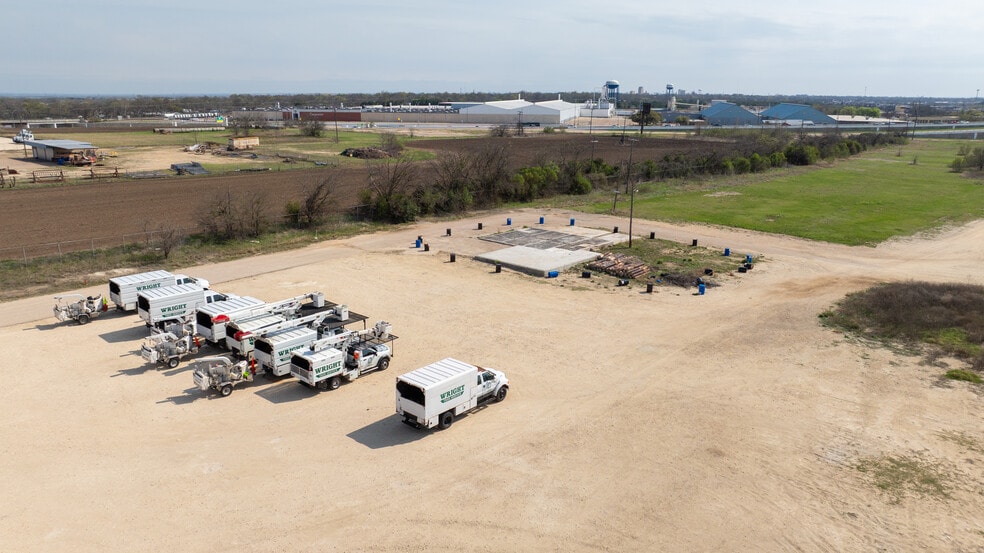 More Photos Of 2520 General Bruce dr, Temple Land For Lease