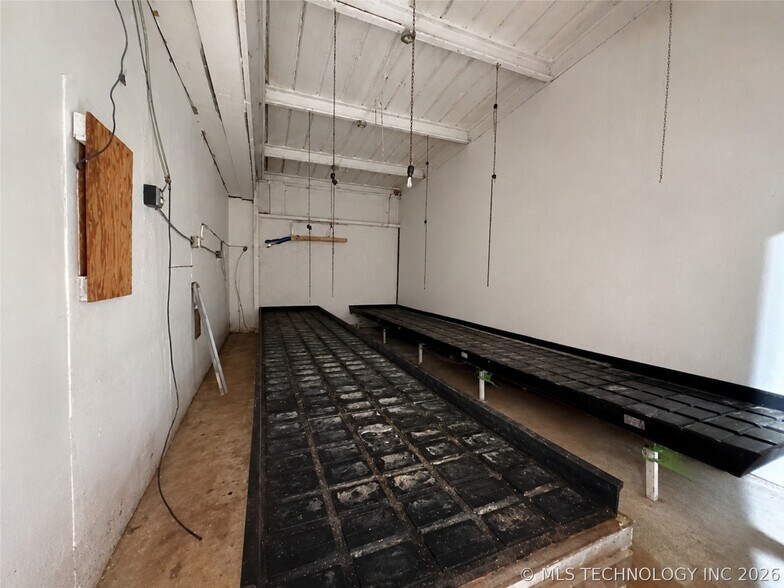 More Photos Of 5268 S Highway 377, Kingston Bar For Sale