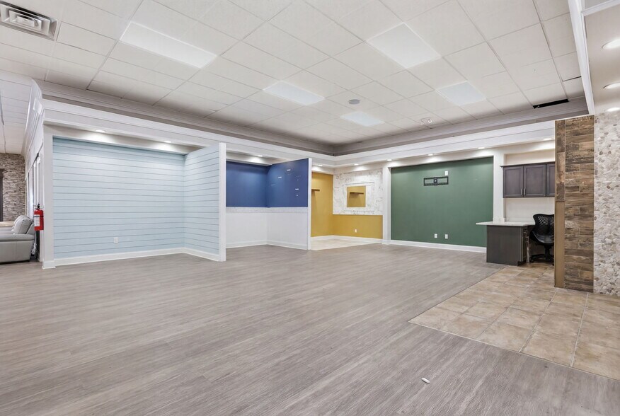 More Photos Of 17 Sweetmans Ln, Manalapan Township Freestanding For Lease