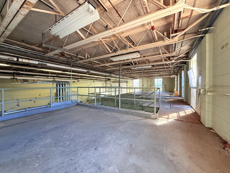 More Photos Of 600 Avenue S NW, Winter Haven Research And Development For Sale