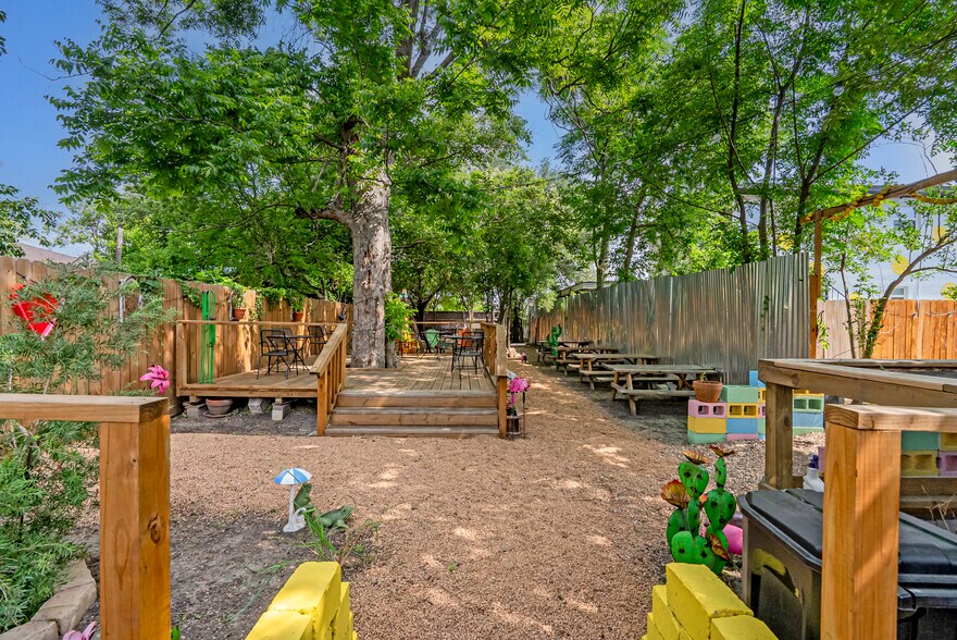 More Photos Of 3319 Airline Dr, Houston Research And Development For Lease