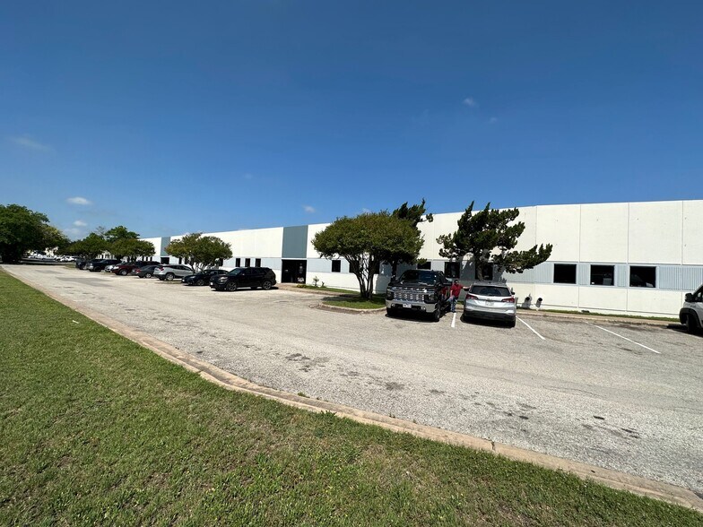 More Photos Of 1300 Smith Rd, Austin Warehouse For Lease