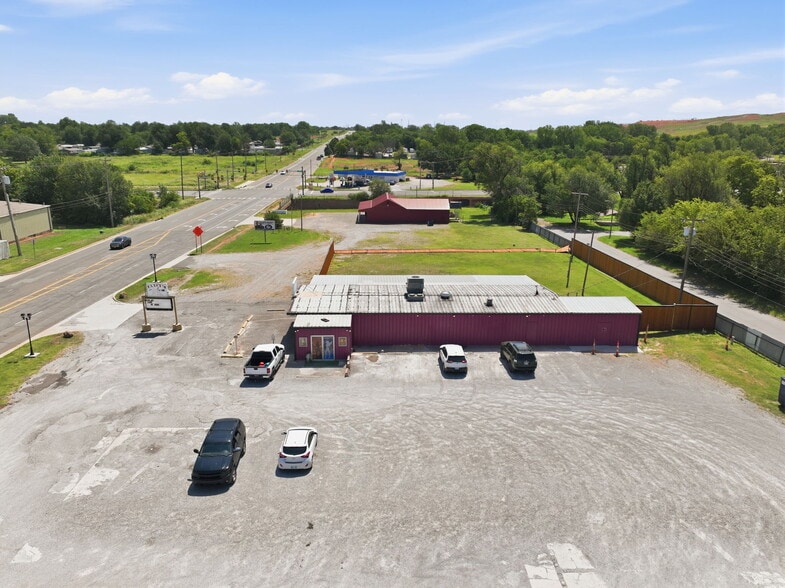 More Photos Of 1900 SE 59th Dr, Oklahoma City Bar For Sale