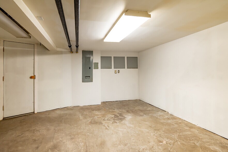 More Photos Of 1715 N St NW, Washington Office For Lease