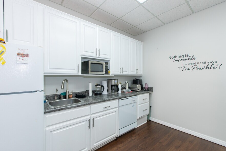 More Photos Of 510 S Greenfield Rd, Mesa Medical For Sale