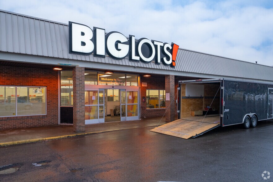 More Photos Of 21-41 S Main St, Jamestown Freestanding For Lease