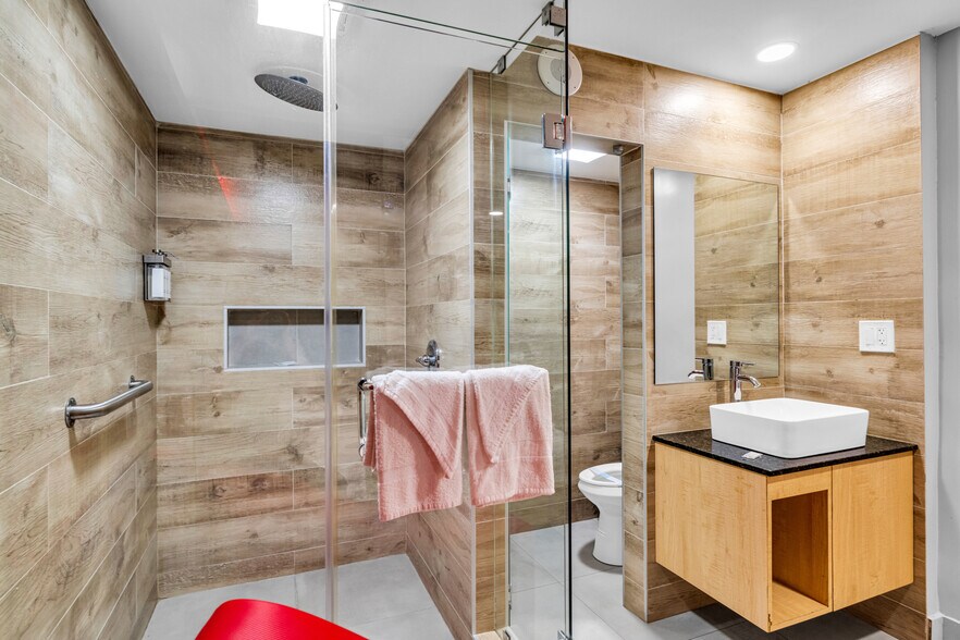 More Photos Of 841 N Krome Ave, Homestead Hotel For Sale