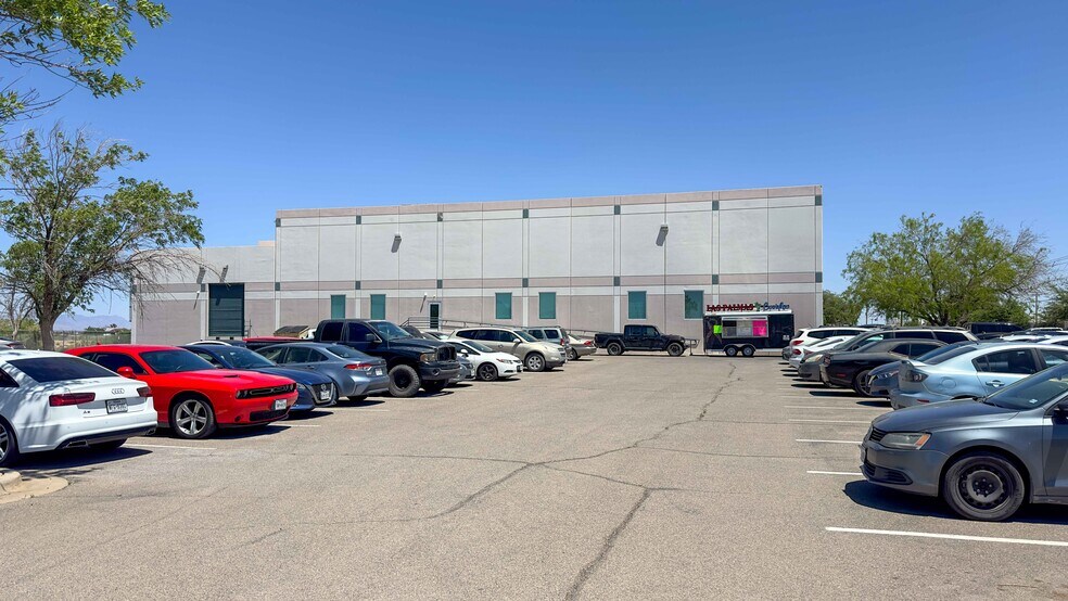 More Photos Of 10365 Railroad Dr, El Paso Warehouse For Lease