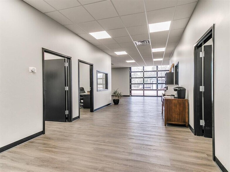 More Photos Of 6625 S Hiwassee Rd, Oklahoma City Showroom For Sale