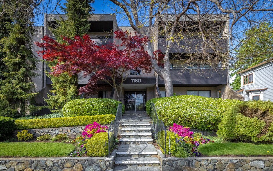 Primary Photo Of 1180 Fort St, Victoria Apartments For Sale