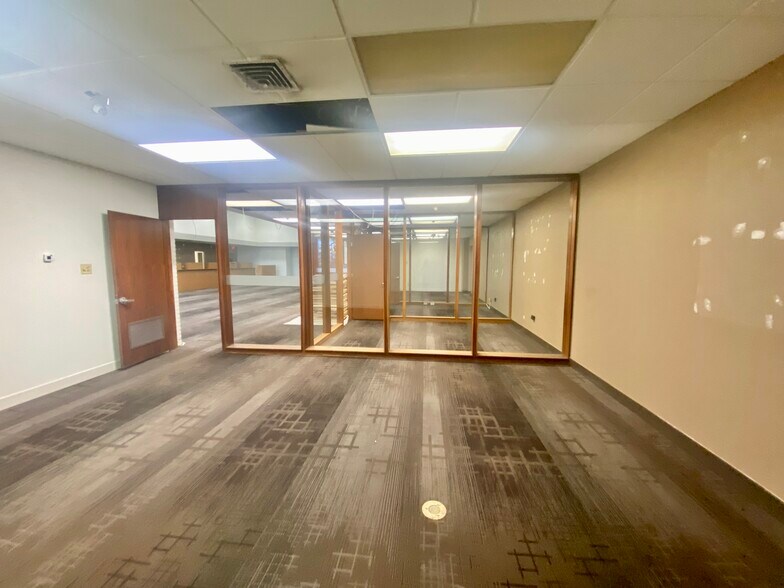 More Photos Of 1308 Boston Ave, Nederland Bank For Sale