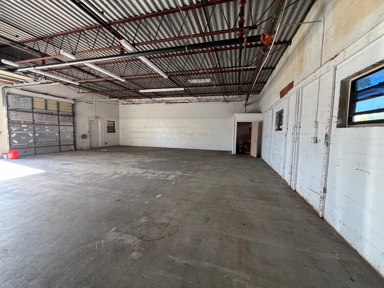 More Photos Of 3885 Investment Ln, Riviera Beach Warehouse For Lease