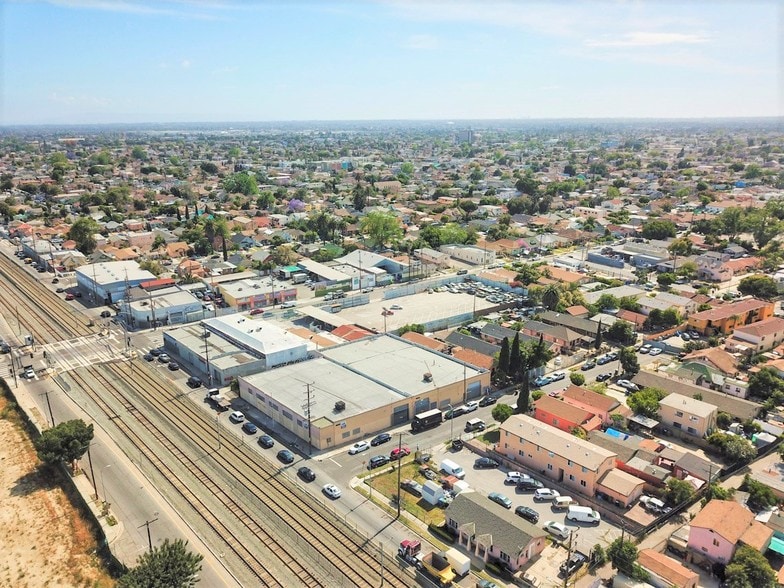 More Photos Of 1668-1680 E 40th St, Los Angeles Manufacturing For Sale