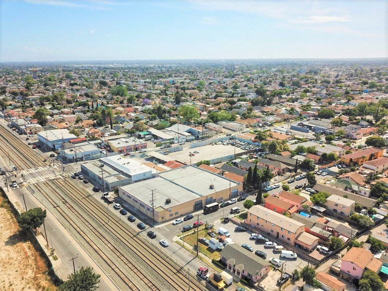 More Photos Of 1668-1680 E 40th St, Los Angeles Manufacturing For Sale