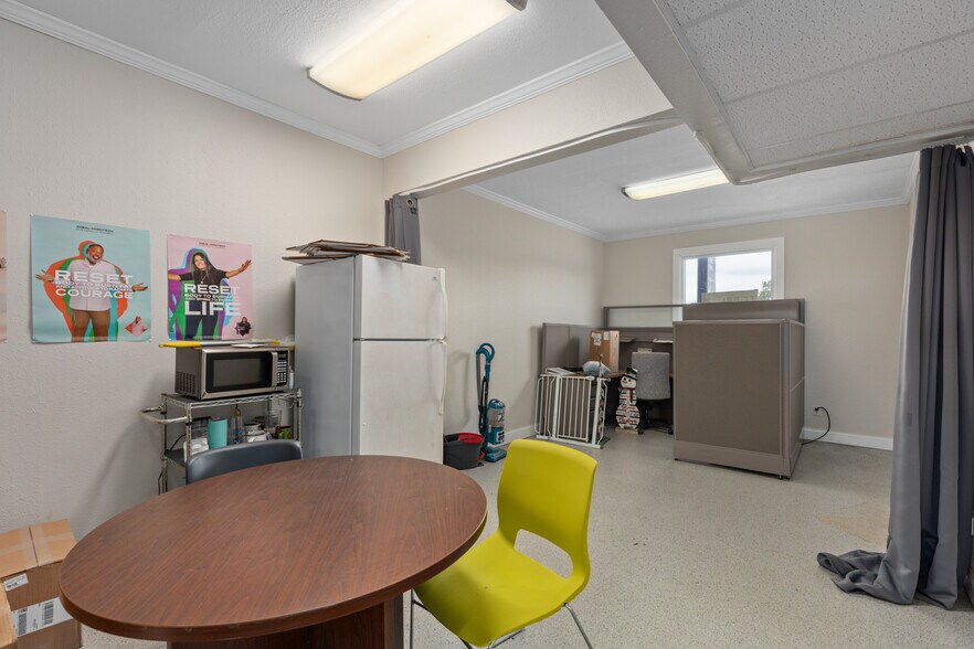 More Photos Of 904 W Union Ave, Litchfield Office For Sale