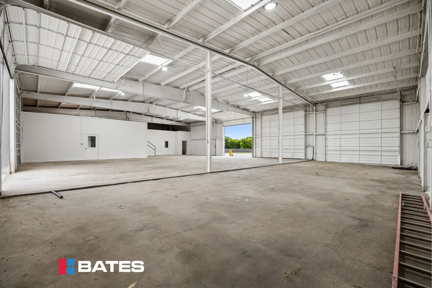 More Photos Of 7020 N Interstate 35 E, Waxahachie Industrial For Lease