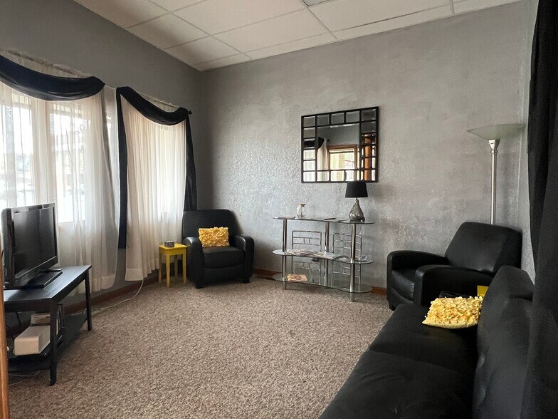 More Photos Of 402 E Main St, Riverton Storefront Retail Office For Sale