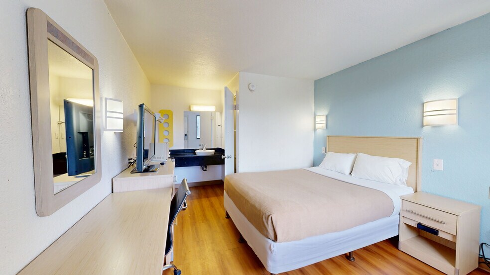 More Photos Of 2738 N Monroe St, Tallahassee Hotel For Sale