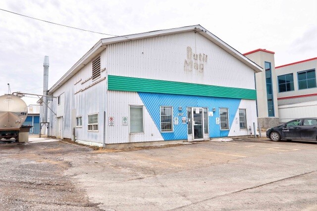More Photos Of 521 Rue Des Érables, Trois-Rivières Manufacturing For Sale