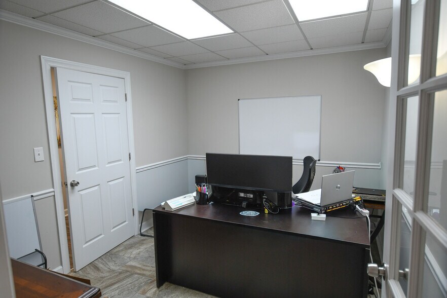 More Photos Of 2610 SW 6th St, Huntsville Warehouse For Lease