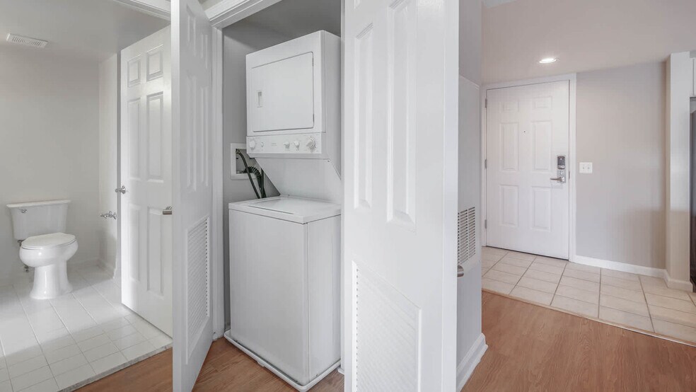 More Photos Of 901 N Nelson St, Arlington Apartments For Lease