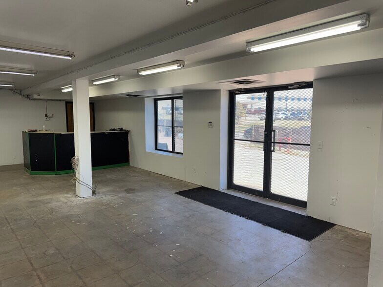 More Photos Of 1210 S El Paso St, Colorado Springs Warehouse For Lease