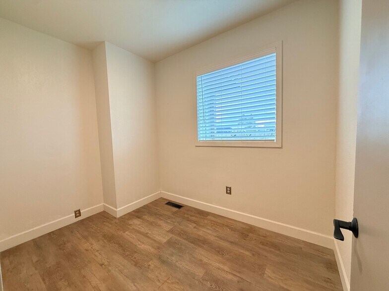 More Photos Of 2427 W Falls Ave, Kennewick Medical For Lease