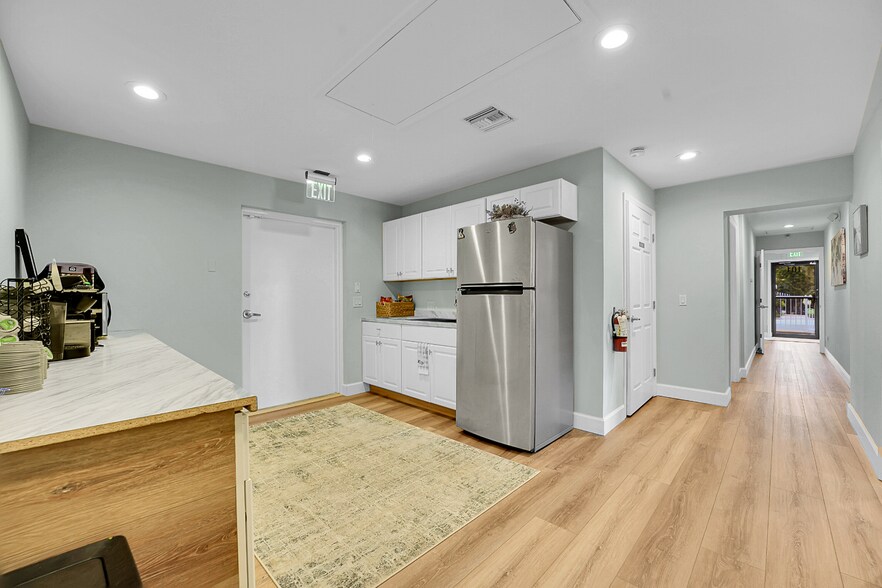 More Photos Of 101 SE Martin Luther King Jr Blvd, Stuart Office For Sale