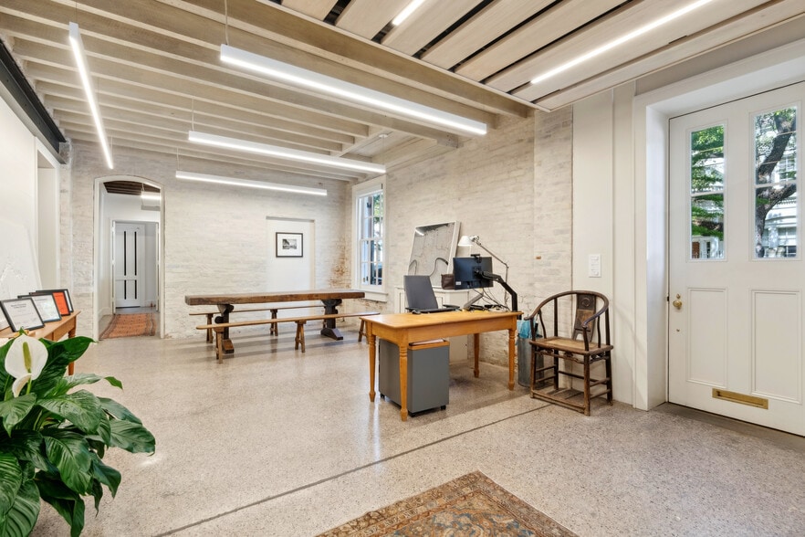 More Photos Of 2200 Prytania St, New Orleans Loft Creative Space For Sale
