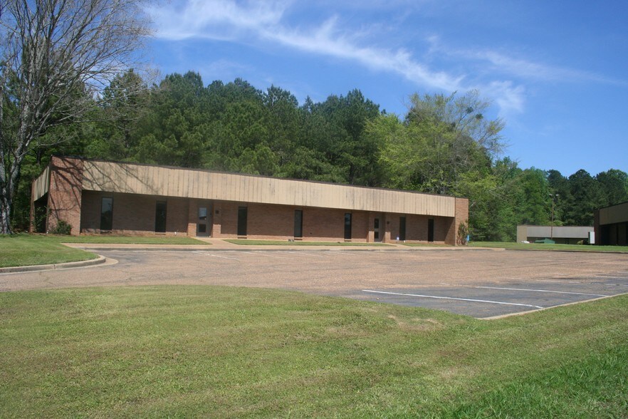 More Photos Of 6424 Lakeover Rd, Jackson Office For Lease