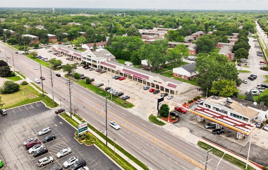 More Photos Of 2202-2230 W Algonquin Rd, Rolling Meadows General Retail For Sale