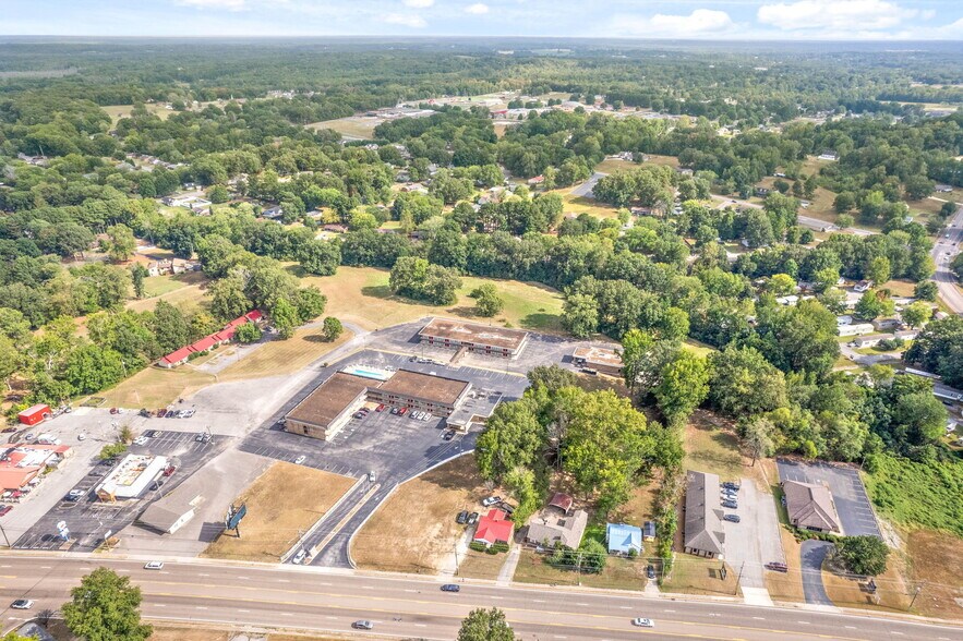 More Photos Of 1213 E Wood St, Paris Apartments For Sale