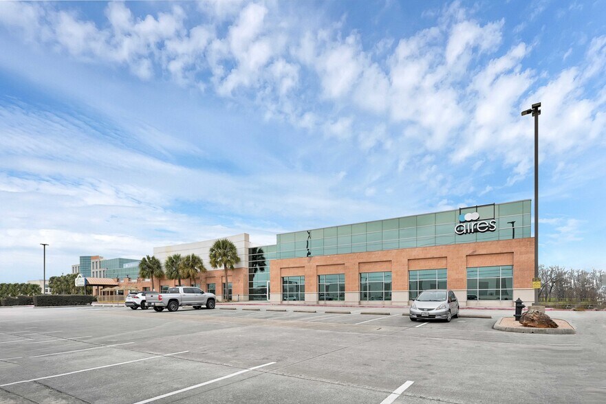 More Photos Of 7900 N Sam Houston Pky W, Houston Office For Lease