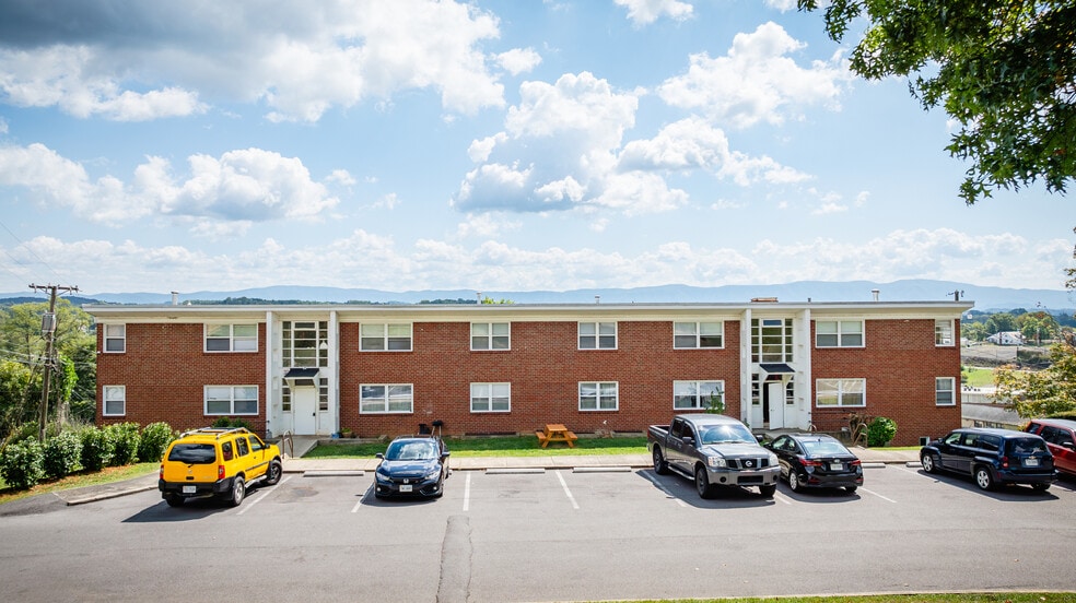 More Photos Of 132 Mesa Ln, Bristol Apartments For Sale