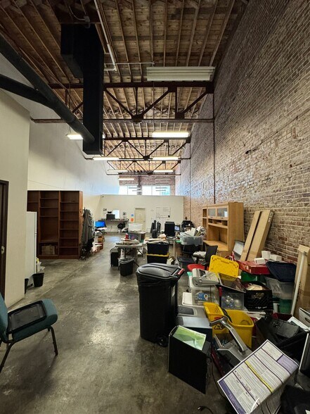 More Photos Of 258 Poplar Ave, Memphis Storefront Retail Office For Lease